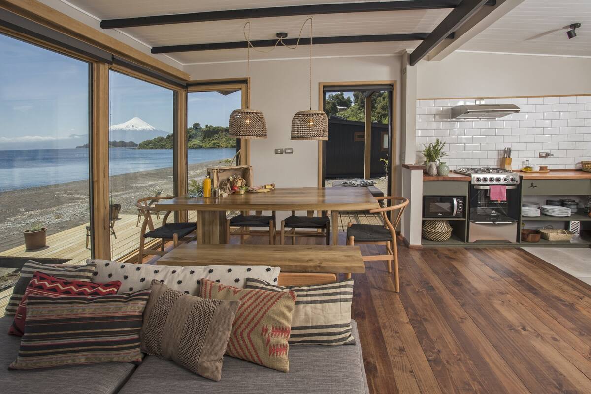 Deluxe Cabin, 3 Bedrooms, Beachfront | Interior detail
