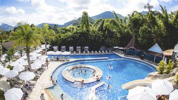 2 piscinas externas, barracas de cortesia, guarda-sóis