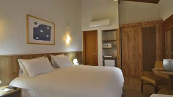 Frigobar, cofres nos quartos, cortinas blackout, Wi-Fi de cortesia
