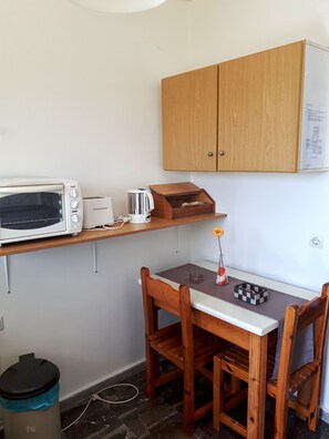 Departamento (No2) | Cocineta privada | Refrigerador, horno, parrilla de estufa y tetera eléctrica 