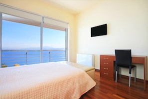 Villa | Desk, soundproofing, iron/ironing board, free WiFi - Seafront home 4' walk to private beach (Malevizi)