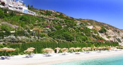 Seafront home 4' walk to private beach