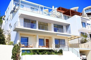 Exterior - Seafront home 4' walk to private beach (Malevizi)