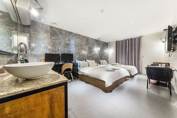 VIP Business Room (Check in time Mon-Thu 6 PM,Fri-Sun 9 PM) | Blackout drapes, free WiFi - Hotel Yaja Guri Sutaek (Guri)