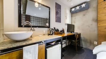 1 bedroom, blackout curtains, free WiFi