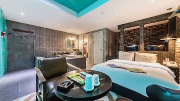 Suite (Check-in: Mon-Thu 6 PM, Fri-Sun 9 PM)