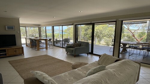 No. 10 - A Charming and Private Holiday Home in Prime Coffin Bay Location
