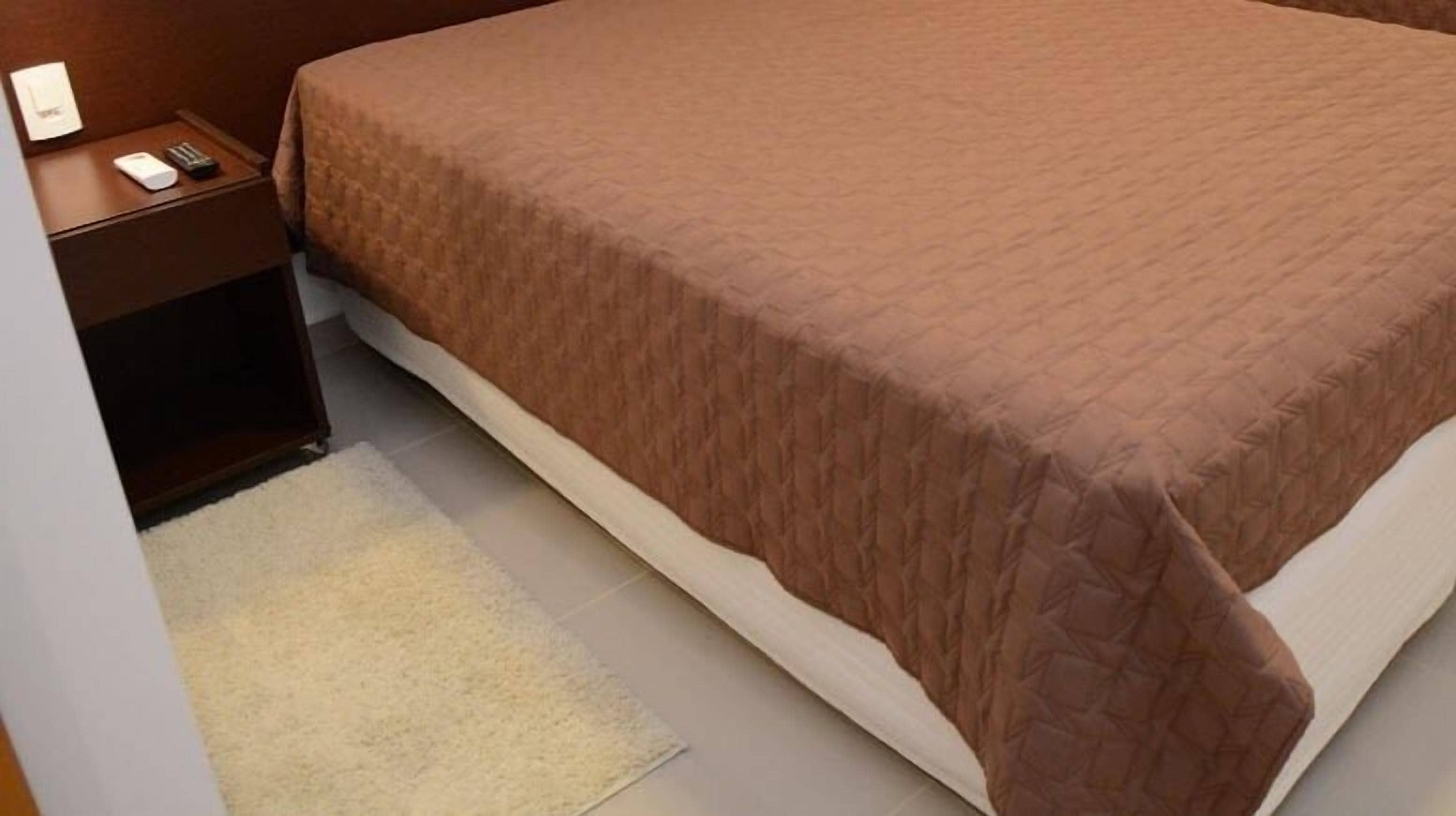 deluxe double room | minibar, in-room safe, desk, iron/ironing board