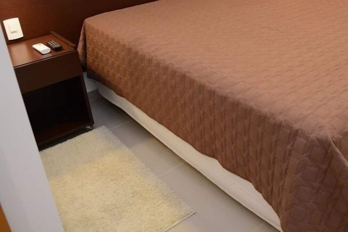 deluxe double room | minibar, in-room safe, desk, iron/ironing board