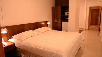 Minibar, in-room safe, desk, iron/ironing board