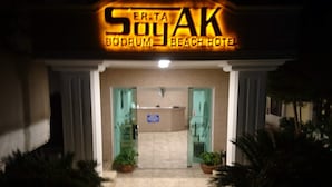 Front of property - ER-TA SOYAK BEACH OTEL (Bodrum)