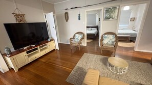 3 bedrooms, iron/ironing board, WiFi - Marlene Court -  Air con, boat parking (South West Rocks)