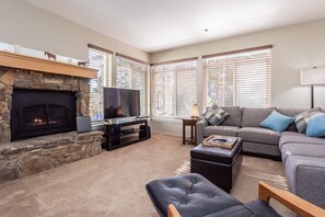 تلفزيون ذكي، مدفأة، كرة قدم الطاولة