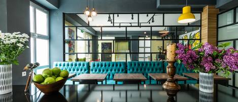 Lobby lounge