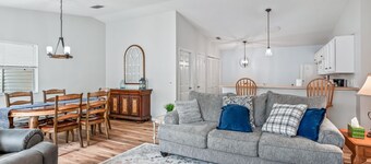 GOLF CART 2 BEDROOM PATIO VILLA NEAR LAKE SUMTER LANDING IN THE VILLAGES FL