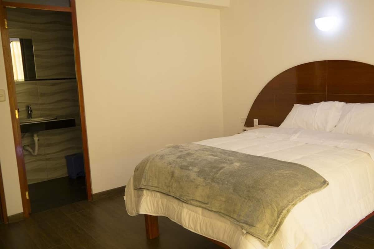 Tweepersoonskamer, 1 tweepersoonsbed | Verduisterende gordijnen, een strijkplank/strijkijzer, gratis wifi