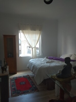 3 chambres, fer et planche à repasser, accès Internet, draps fournis