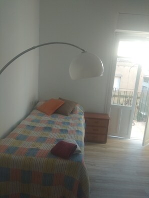 3 chambres, fer et planche à repasser, accès Internet, draps fournis