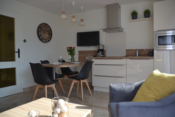 Dining - Nice apartment with terrace in the center (Landerneau)