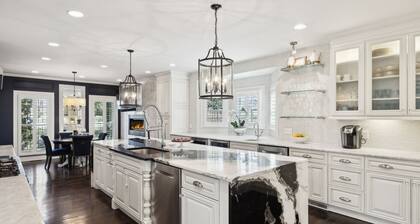 Pool - ! 15 minutes to downtown Nashville!