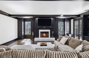 Smart TV, fireplace, DVD player, printers
