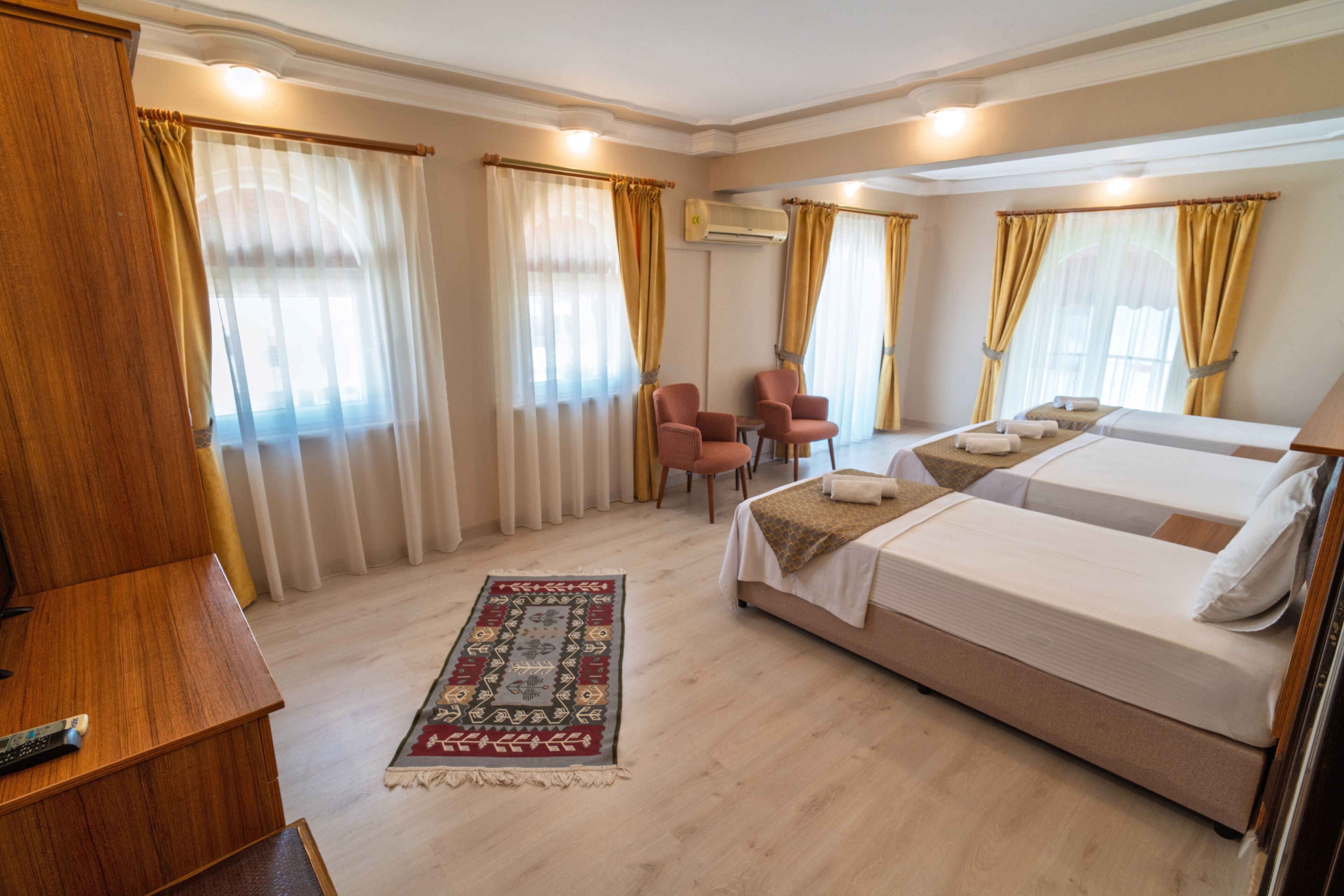 family quadruple room | 1 bedroom, premium bedding, minibar, laptop workspace