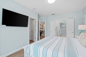 House, 4 Bedrooms, Pool Access, Lake View | Iron/ironing board, free WiFi, bed sheets