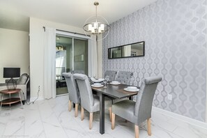 Townhome, 4 Bedrooms | In-room dining