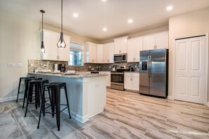 Villa, 6 Bedrooms | Private kitchen - Champions Gate 1517 (Davenport)