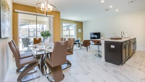 Townhouse, 4 soverom | Spiseområde på rommet