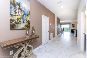 Villa, varias camas | Pasillo