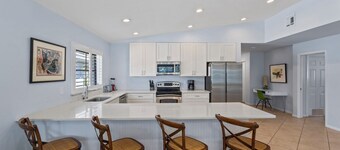 Milano Vacation Rental: Newly Renovated 3-BR Home with Private Pool, Hot Tub, and Pet-Friendly Front Yard. Minutes from Vanderbilt Beach