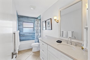 House, Multiple Beds | Bathroom | Hair dryer, towels - Milano Vacation Rental: Newly Renovated 3-BR Home with Private Pool, Hot Tub, and Pet-Friendly Front Yard. Minutes from Vanderbilt Beach (Naples)