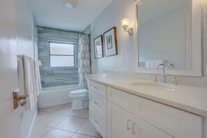 Bathroom - Milano Vacation Rental: Newly Renovated 3-BR Home with Private Pool, Hot Tub, and Pet-Friendly Front Yard. Minutes from Vanderbilt Beach (Naples)