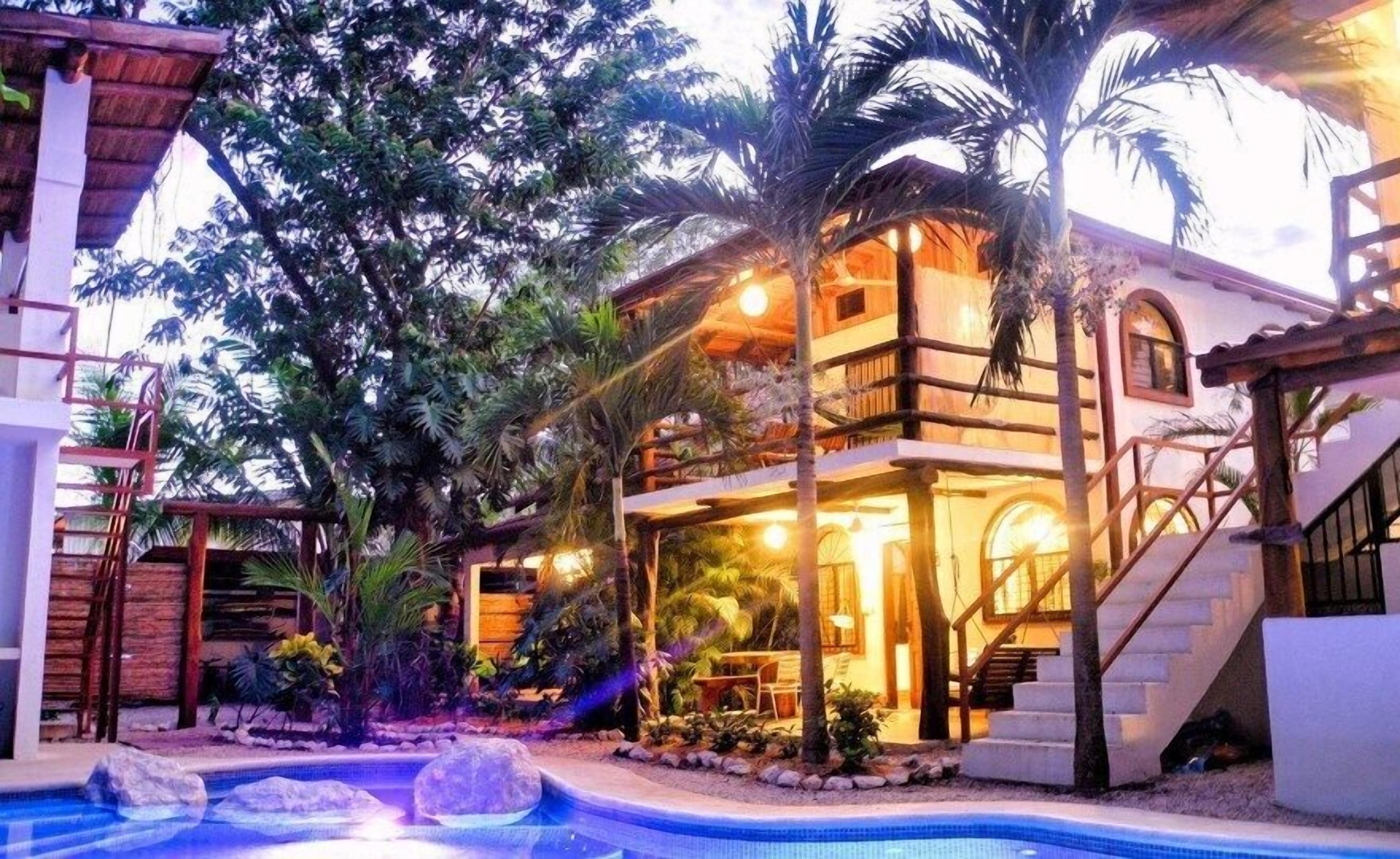 Villa Rio in Poolside Sunset Glory