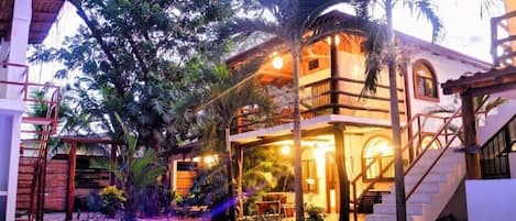 Villa Rio in Poolside Sunset Glory