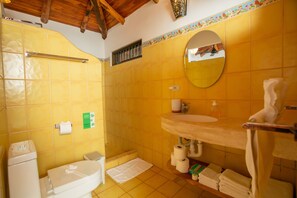 Bathroom - Villa Rio, Shady jungle pool, kitchen, 2 bedroom, amazing patios, walk to Samara beach (Sámara)