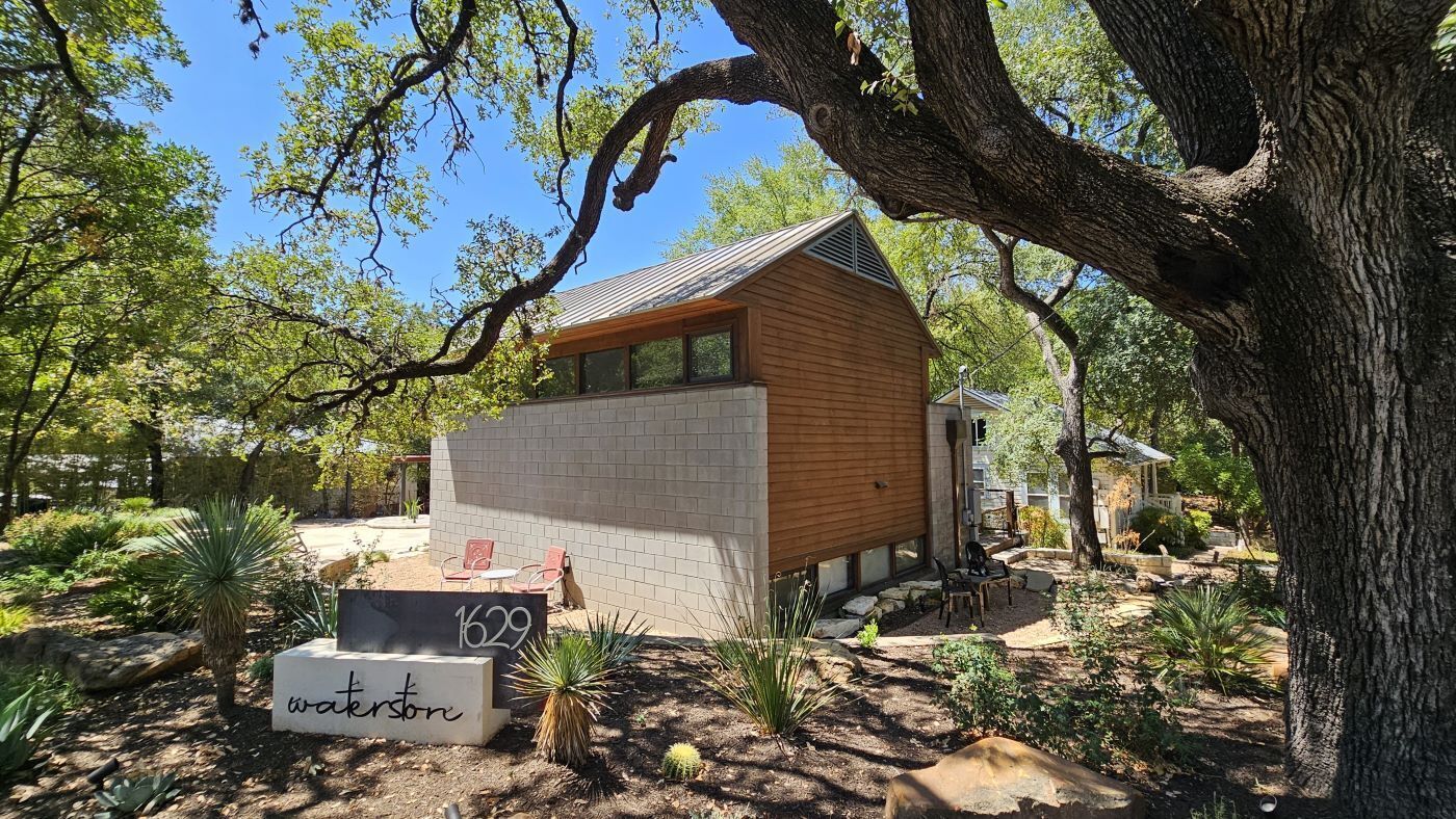 Modern Guest House - EV charger.  Great Location
