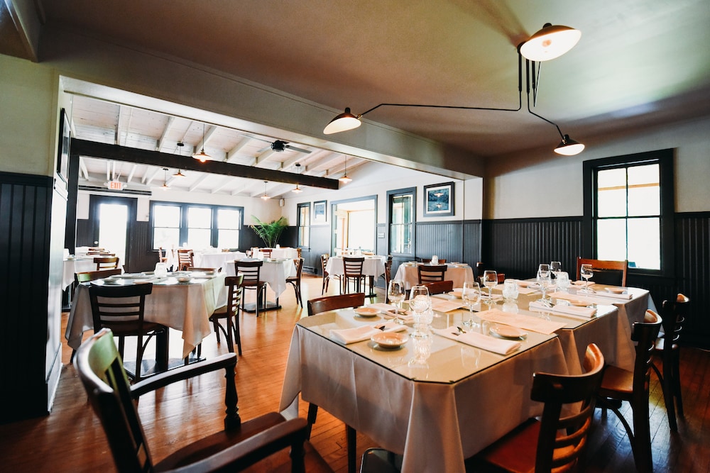 Rainbow Mountain Resort by null