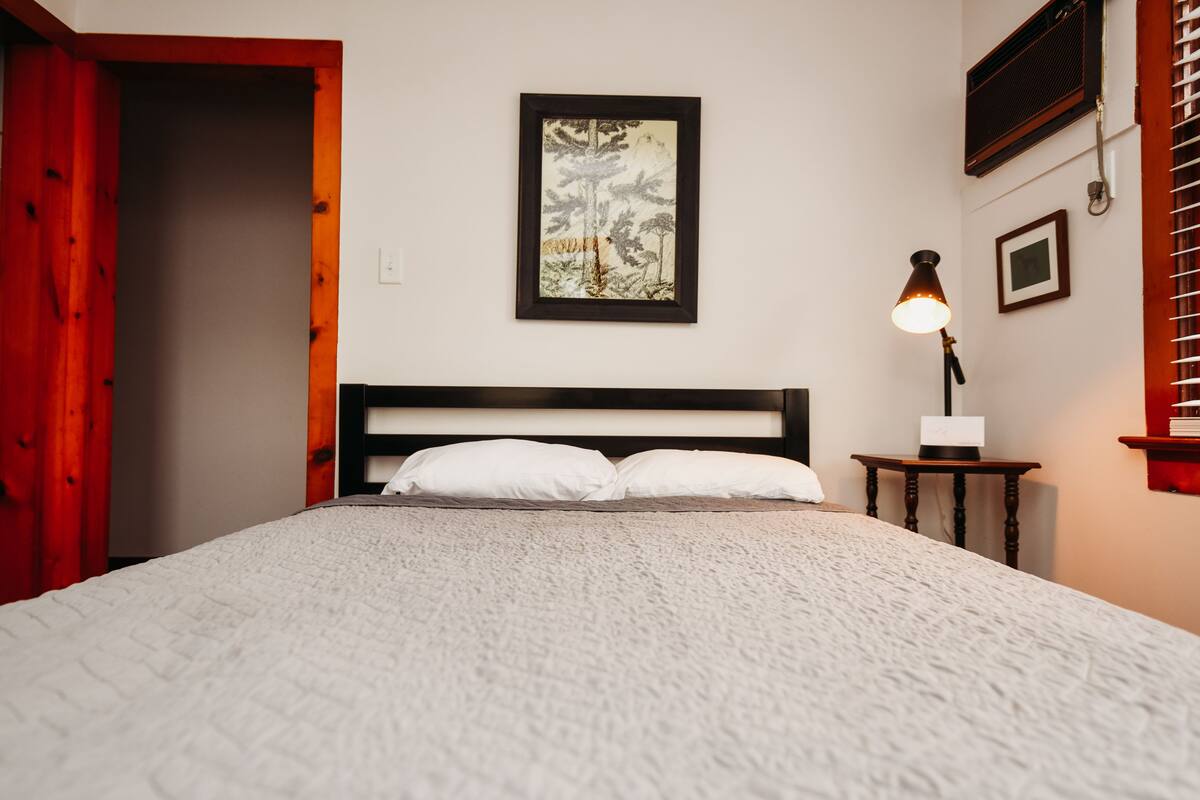 The Cherry House Full | Iron/ironing board (on request), bed sheets