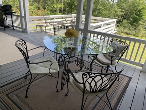 Outdoor dining - Large, charming lake cottage nestled in the heart of our private community.  (Eagles Mere)