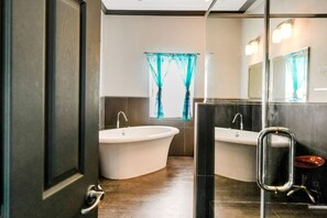 Shower, jetted bath, towels, toilet paper