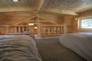 1 slaapkamer, bedden met traagschuimmatras, een bureau