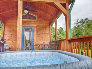Outdoor dining - Peaceful & Romantic Log Cabin w/Hot Tub+Fireplace+Wi-Fi (Topton)