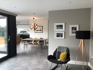 المنشأة من الداخل