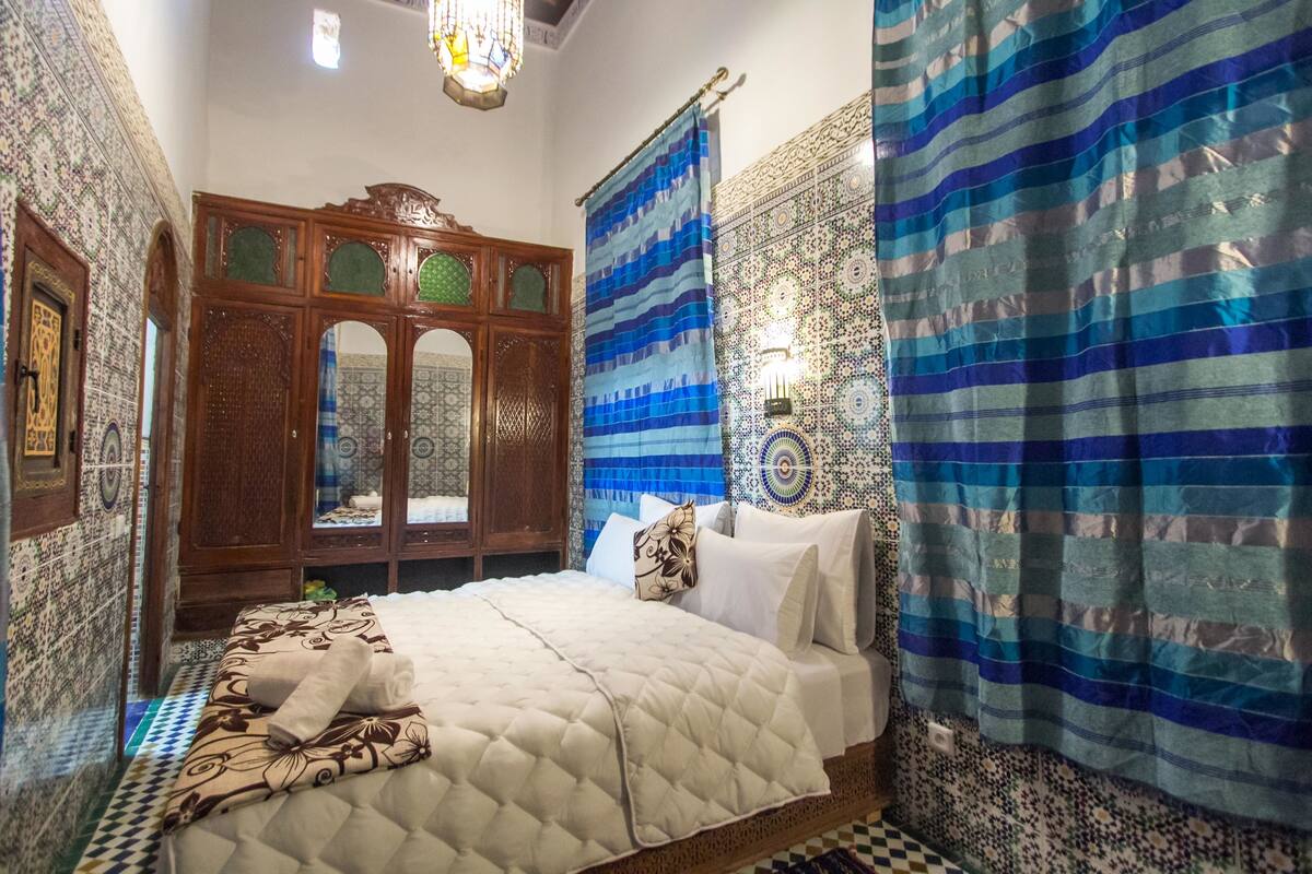 Comfort kamer, 1 tweepersoonsbed, uitzicht op binnenplaats | Gratis wifi, beddengoed