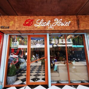 Property entrance - Dluck Hostel (Kanchanaburi)