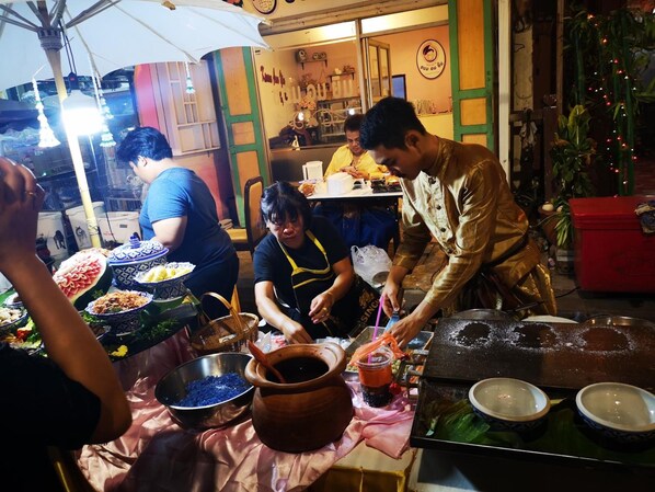 Restaurant - Dluck Hostel (Kanchanaburi)