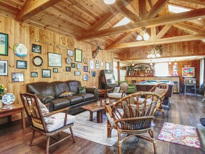 Perfect house for entertaining and minutes from the lake & our historic village