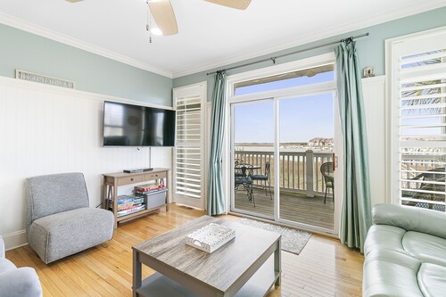 Turtle Bay 16 - Panoramic Riverview Townhouse - Next To Pool - Minutes to the Beach